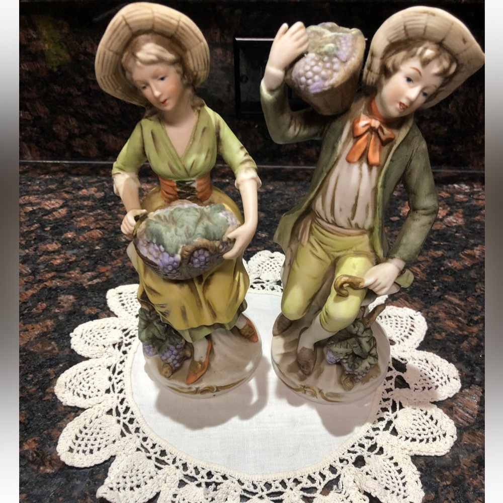 Vintage Grape Vineyard Couple by Homeco #1258 Vintage